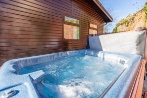 Bluebell Lodge 7 with Hot Tub